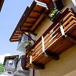 Casa Sina -la Nel Borgo בית נופש