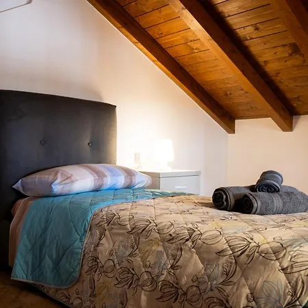 Casa Sina -la Nel Borgo Hébergement de vacances Massino Visconti