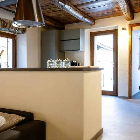 Casa Sina -la Nel Borgo Hébergement de vacances Massino Visconti
