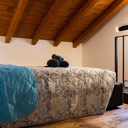 Casa Sina -la Nel Borgo Hébergement de vacances Massino Visconti