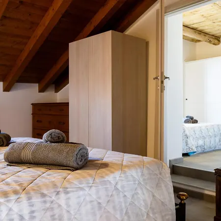 Hébergement de vacances Casa Sina -la Nel Borgo *