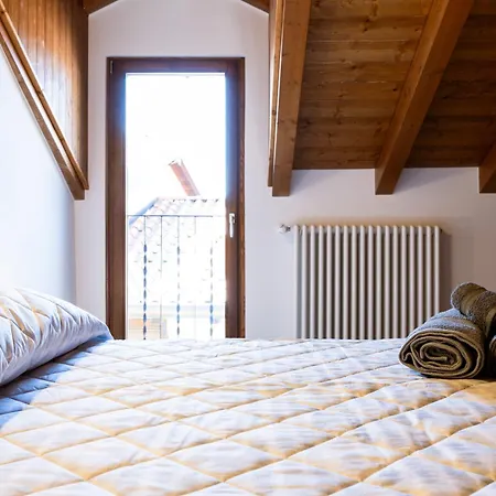 Casa Sina -la Nel Borgo Hébergement de vacances Massino Visconti